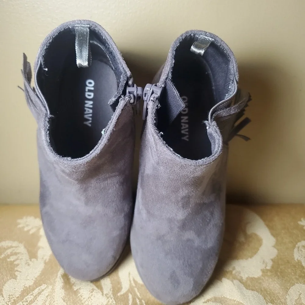 Old Navy Size 7 Fringe Ankle Boots Kids Grey Faux Suede Side Zip‎ Booties Boho